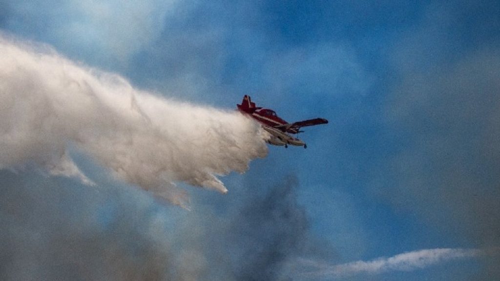 Εκρήξεις σε αποθήκη πυρομαχικών στη Νέα Αγχίαλο-Απομάκρυνση πολιτών από το λιμάνι