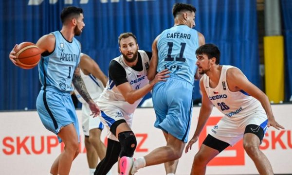 Τσεχία-Αργεντινή 87-101: «Βομβαρδισμός» τριπόντων από την παρέα του Βιλντόσα