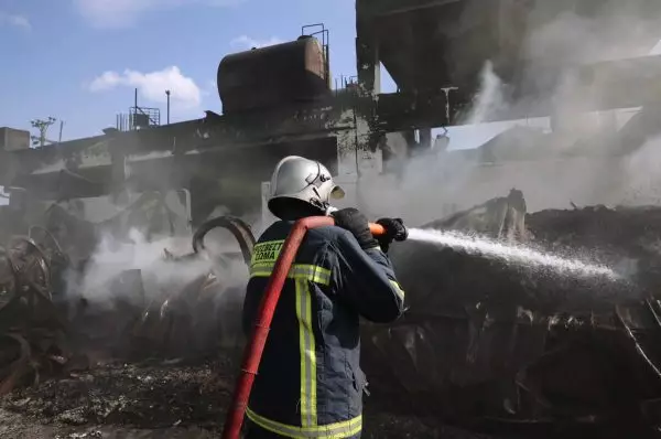 Υπό μερικό έλεγχο η φωτιά στον Ασπρόπυργο