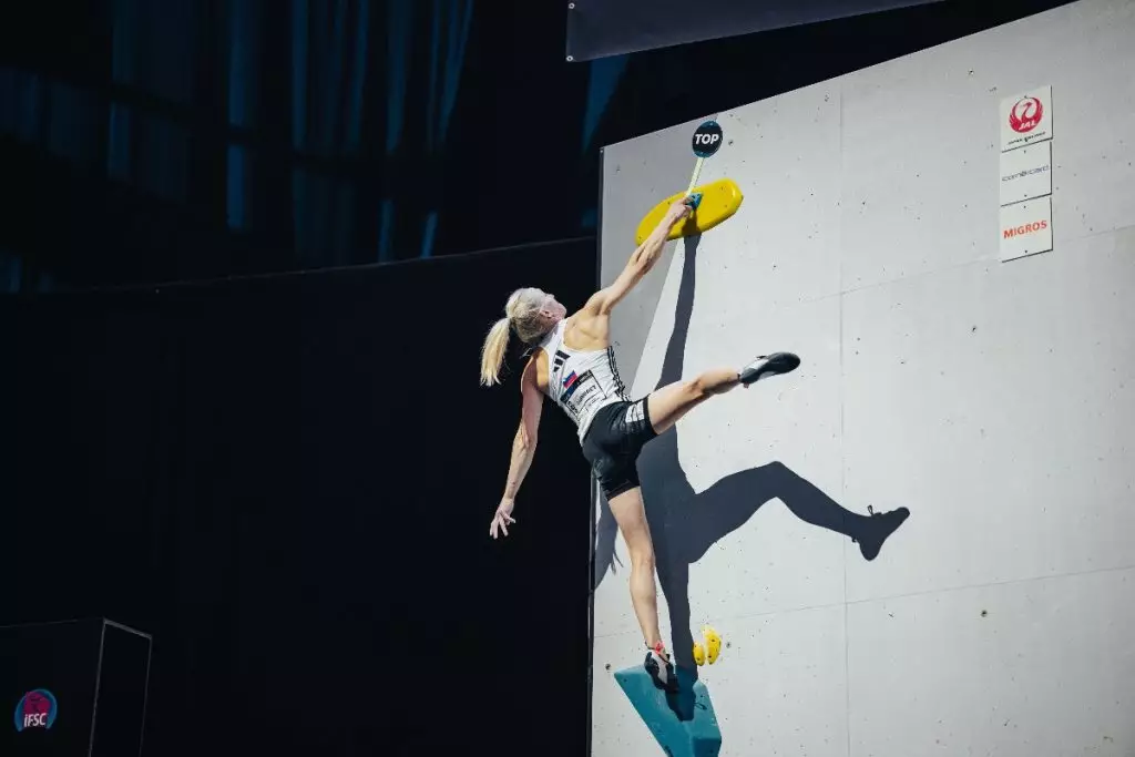 Παγκόσμιο IFSC: Πρωταθλήτρια ξανά στο boulder η Γκάρνμπρετ (vid)