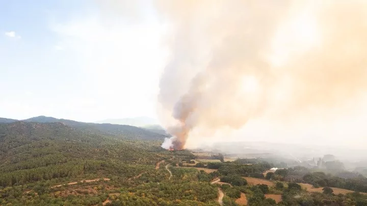 Σε εξέλιξη δύο πυρκαγιές στην Άνδρο