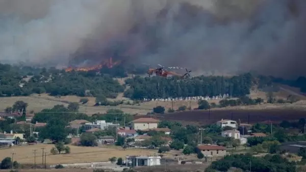 Μάχη σε δύο μέτωπα στον Έβρο με αυξημένες δυνάμεις πυρόσβεσης – Διανοίγονται αντιπυρικές ζώνες