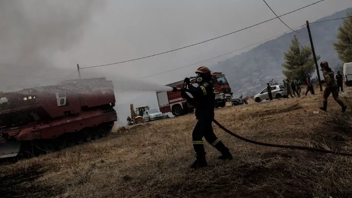 Αναζωπυρώσεις σε Έβρο και Πάρνηθα – Μήνυμα του 112 στους κατοίκους σε Δαδιά και Σουφλί