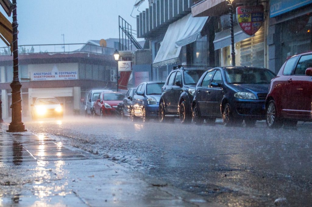 Ισχυρές βροχές και καταιγίδες προβλέπει για σήμερα η ΕΜΥ – Βελτίωση του καιρού από αύριο