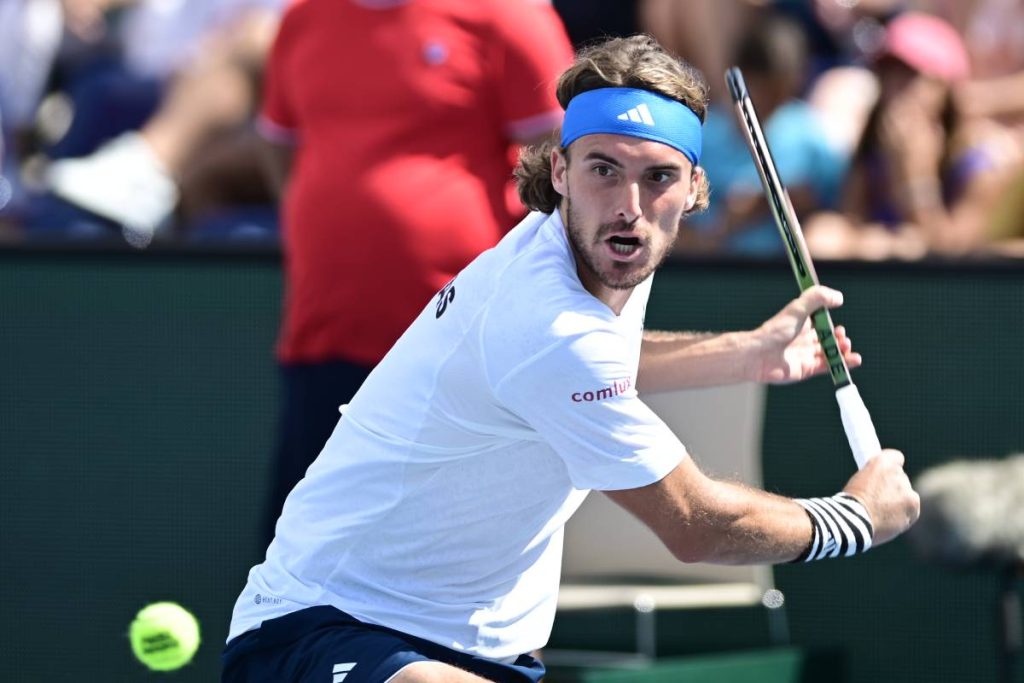 Davis Cup: Έκλεισε game ο Τσιτσιπάς με απίστευτο backhand dropshot (vid)