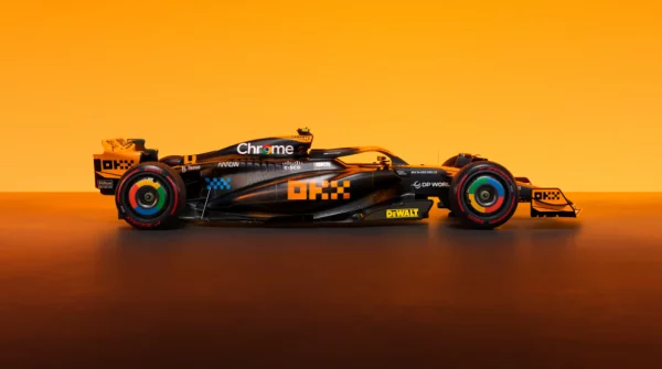 Formula 1: Η McLaren παρουσίασε το νέο… stealth μονοθέσιό της! (vid & pics)