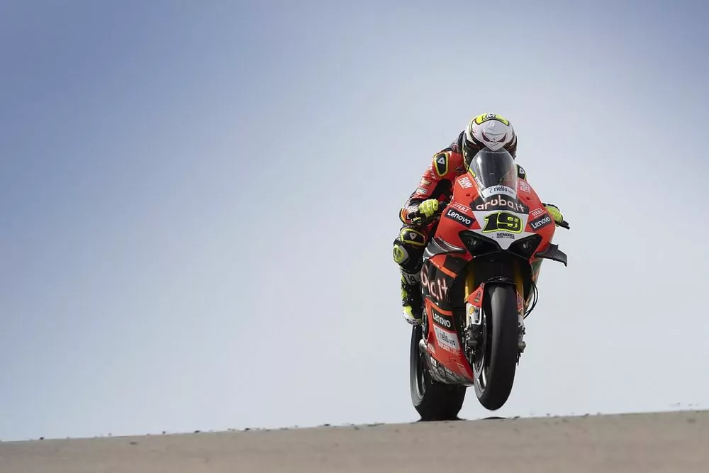 WorldSBK: Επιστροφή στις νίκες για τον Μπαουτίστα, 21ος στην SSP300 ο Περιστεράς (vids)