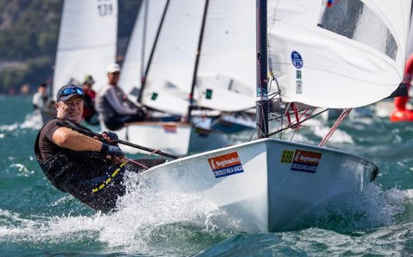 Ευρωπαϊκό ΟΚ Dinghy: Η πρώτη ημέρα δράσης (vid)