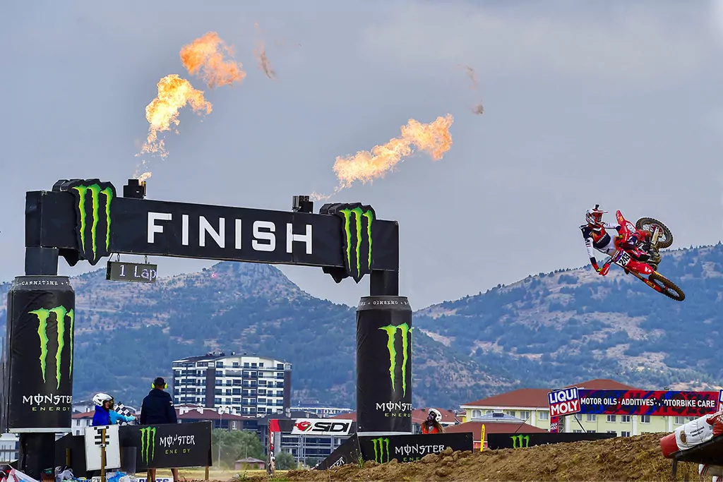 MXGP: Επιστροφή στις νίκες για τον Τιμ Γκάιζερ (vid)