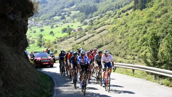 La Vuelta (S18): Έκανε το χατ-τρικ νικών ο Έβενπουλ (vid)