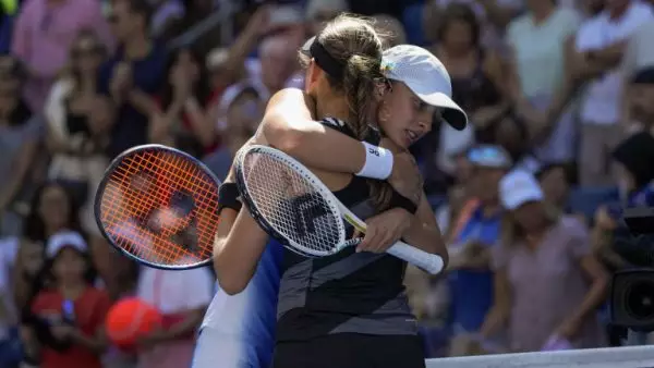 US Open: Νίκησε και την…. «αδερφή» της η Σφιόντεκ, συνεχίζει η Βοζνιάκι (vids)