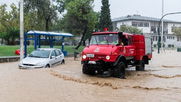 Πυροσβεστική: 690 κλήσεις έλαβε το Κέντρο Επιχειρήσεων λόγω της κακοκαιρίας