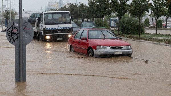 Πρωτοφανής κακοκαιρία στη Μαγνησία-Εκκενώθηκαν το Γηροκομείο Βόλου και το Κέντρο Υγείας Αργαλαστής