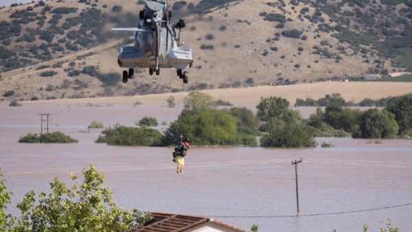 Στους 10 οι νεκροί, 4 οι αγνοούμενοι- Συναγερμός στη Λάρισα από τον Πηνειό-Εκκενώνονται περιοχές