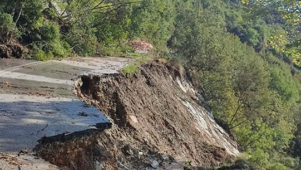 Κατακερματισμένο το οδικό δίκτυο στο Πήλιο-Βούλιαξε στο χώμα η παραλία στην Αγριά-«Καμπανάκι» για τη μηλοπαραγωγή