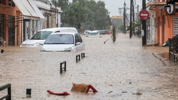 Τα άμεσα μέτρα στήριξης πολιτών και επιχειρήσεων που επλήγησαν από πλημμύρες και πυρκαγιές