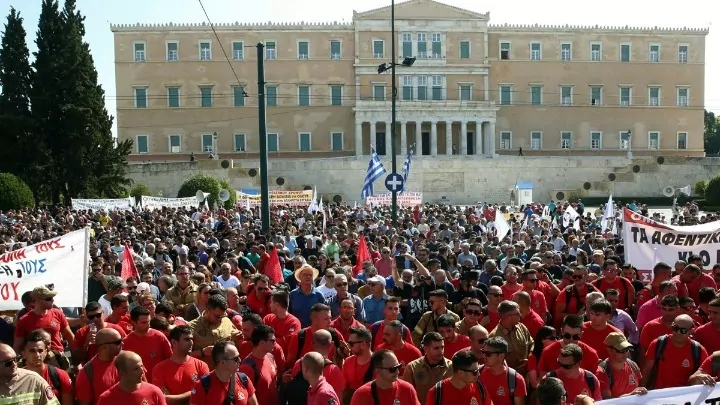 Σε εξέλιξη απεργιακές συγκεντρώσεις ενάντια στο ν/σ του υπ. Εργασίας – Χωρίς μετρό και ηλεκτρικό αυτήν την ώρα η Αθήνα 