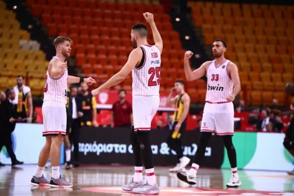 Ολυμπιακός – ΑΕΚ 79-71: Λύτρωση με τρίποντα σε ματσάρα (vid)