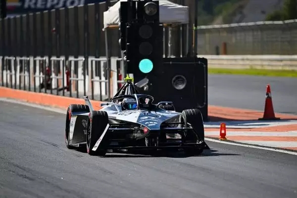 Formula E: Ταχύτερος ο Κάσιντι στην αυλαία της Βαλένθια