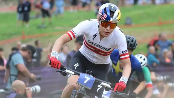 Παγκόσμιο Κύπελλο UCI MTB: Νικητής στο Σνόουσου ο Σαρού, πήρε τον τίτλο η Πίτερσε (vids)