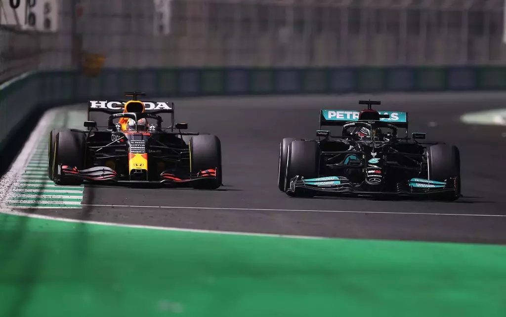 Formula 1: Οι πέντε μεγάλες μάχες του Άμπου Ντάμπι! (video)