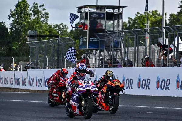 Moto GP: Η επική μάχη Μαρτίν-Μπίντερ στην Ταϊλάνδη… ρόδα-ρόδα! (vid)