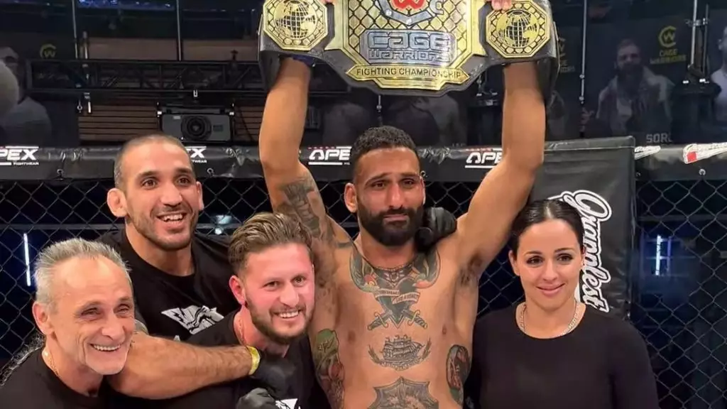 Με εντυπωσιακό KO σε 50″ έγινε πρωταθλητής του Cage Warriors ο Μπασάρ (vids)