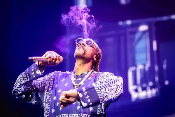 Είναι αλήθεια! Ο Snoop Dogg κόβει το κάπνισμα (photo)