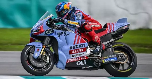 MotoGP: Άγγιξε το ρεκόρ γύρου στην Σεπάνγκ ο Άλεξ Μάρκεθ (video)