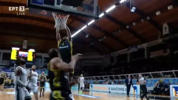 Το απίθανο alley oop κάρφωμα του Τζούστον (video)