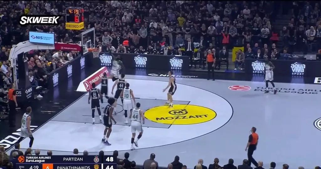 Η πτήση του Λεσόρ στην καυτή Stark Arena (video)