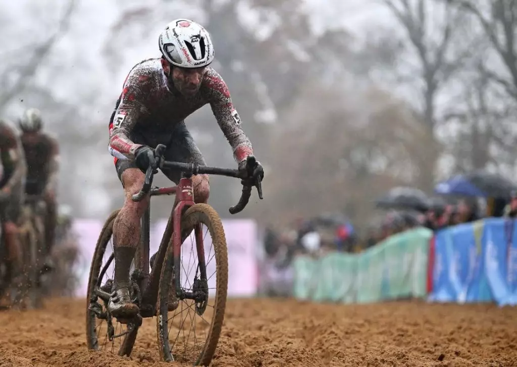 Παγκόσμιο Κύπελλο Cyclocross: Επιστροφή στις νίκες για τον Ίζερμπιτ (video)