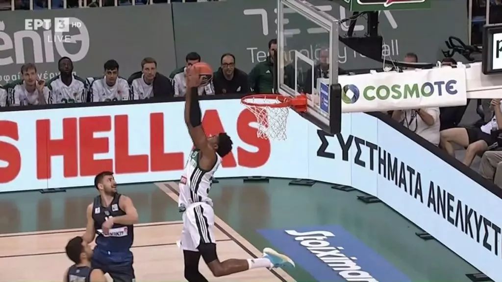 Απίθανο alley oop από τον Αντετοκούνμπο (video)