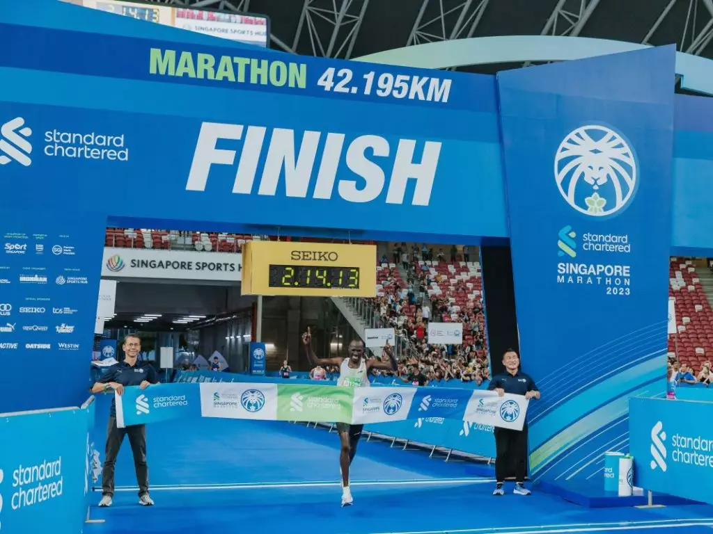 Singapore Marathon: «Βροχή» τα ρεκόρ (video)