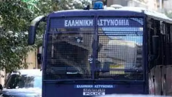 Επίθεση με μολότοφ σε διμοιρία των ΜΑΤ στο ΑΠΘ