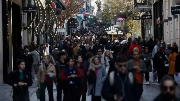 Επιστρέφει και πάλι από σήμερα το εορταστικό ωράριο στα καταστήματα – Πώς θα λειτουργήσουν μέχρι την Πρωτοχρονιά