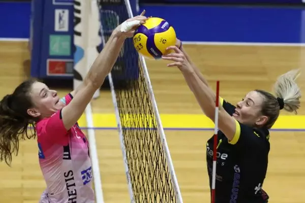 Volley League Γυναικών, 9η αγωνιστική: Γκέλα για την ΑΕΚ, στην κορυφή ο ΑΟ Θήρας