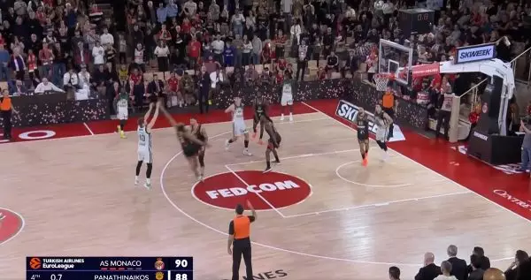 Το απίστευτο buzzer beater του Γκριγκόνις σε τρεις γλώσσες (video)