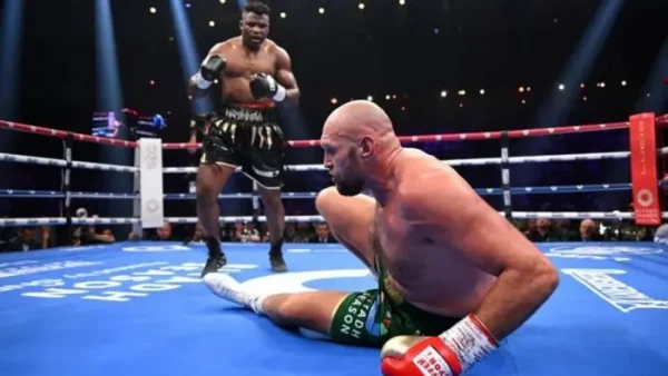 Ο Francis Ngannou στέλνει στο καναβάτσο τον Fury