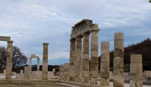 Εγκαινιάζεται σήμερα από τον πρωθυπουργό το αναστηλωμένο και αποκατεστημένο ανάκτορο του Φιλίππου Β΄ της Μακεδονίας, στις Αιγές