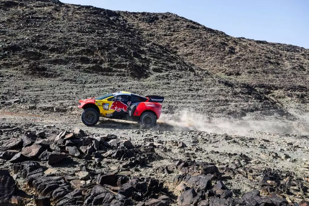 Πρωτη φετινή νίκη στο Dakar Rally για τον Sebastien Loeb.