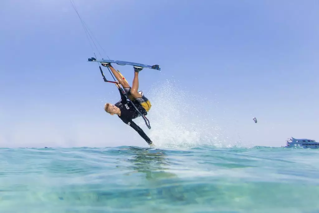 Ο Μαξ Τάλετ συστήνεται στον πλανήτη του kite surf.