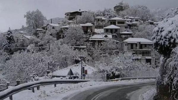 Σε ποιες περιοχές της Δυτ. Ελλάδας και της Πελοποννήσου καταγράφονται προβλήματα λόγω χιονοπτώσεων και παγετού