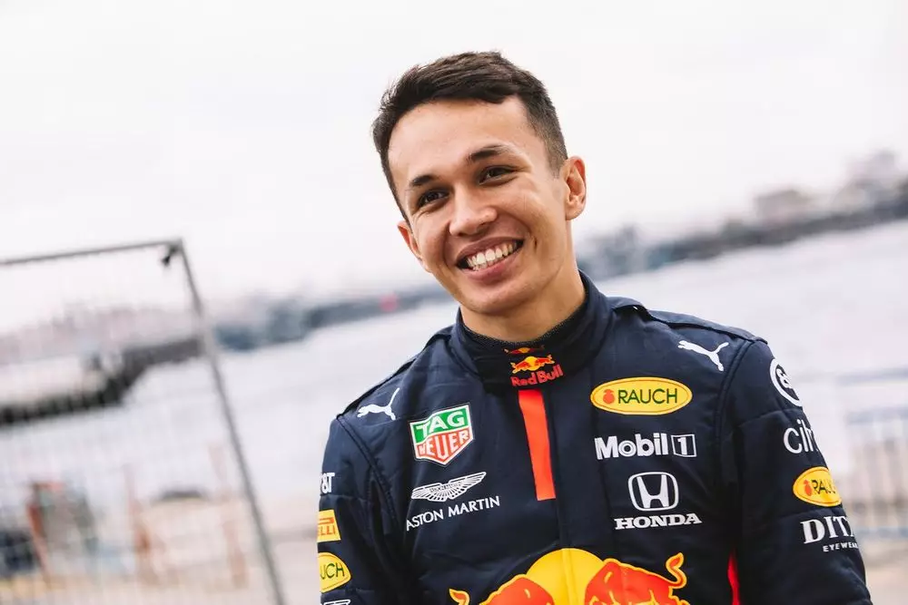 Ενδφιαφέρον για τον Alex Albon δείχνει η Red Bull.