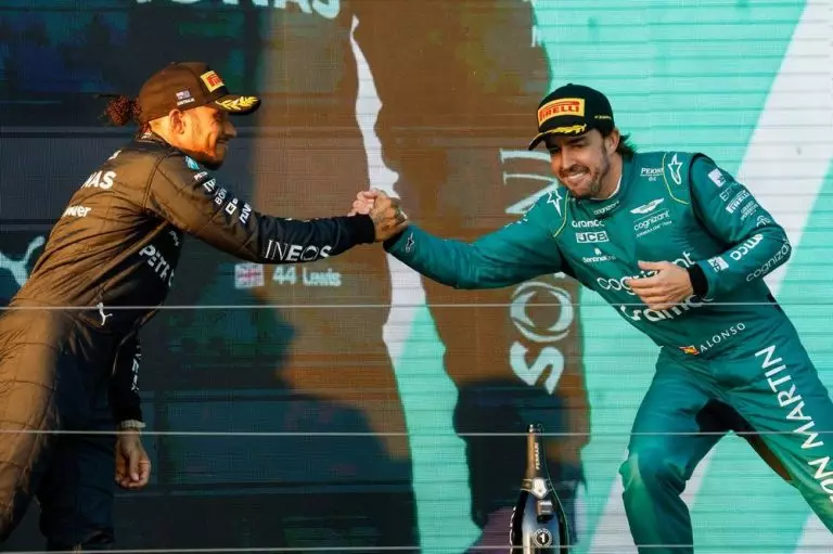 Άσπονδοι φίλοι εδώ και πολλά χρόνια Fernando Alonso και Lewis Hamilton.