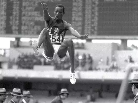 Κάτοχος του Ολυμπιακού ρεκόρ στο μήκος ο Bob Beamon.