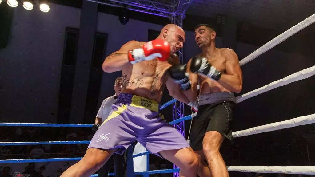 Ο αγώνας Τσακουρίδη - Περγάμαλη στο Golden Corner Boxing Show (vid)